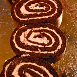 Chocolate strawberry swiss roll (LC, GLF, GRF, SF)